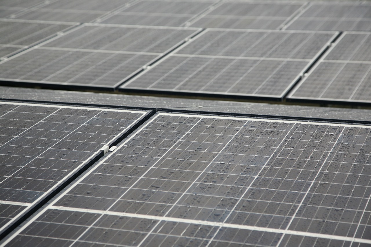 Magazyn energii do fotowoltaiki – czy takie rozwiązanie się opłaca?