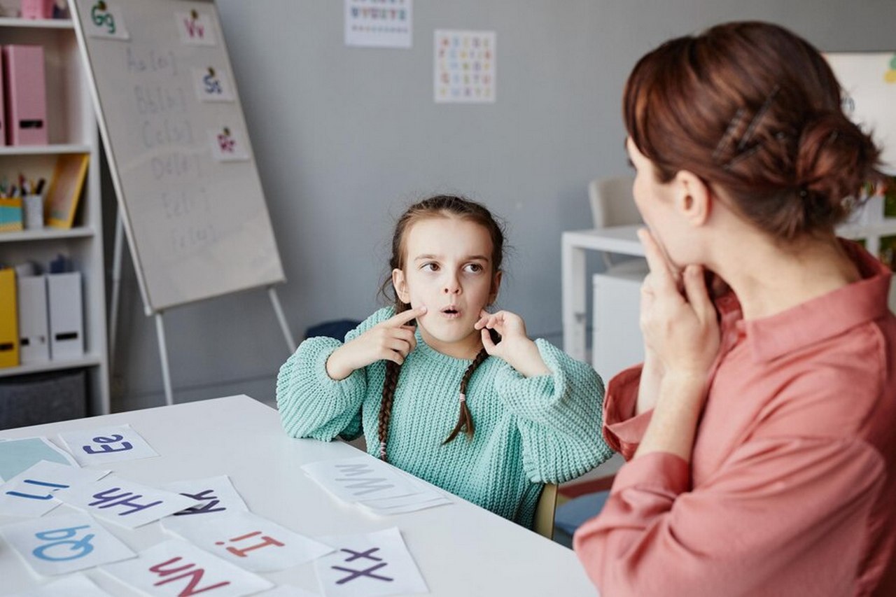 Terapia zaburzeń mowy – co warto wiedzieć?