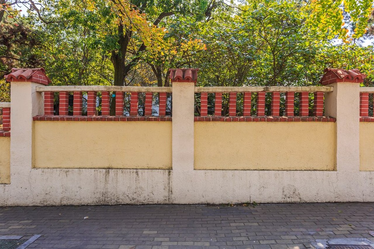 Jakie ogrodzenia sprawdzają się na terenach miejskich?